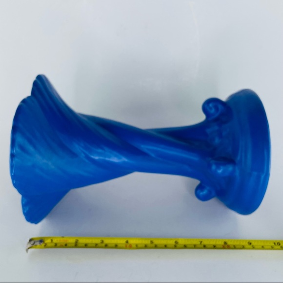 Vintage Camark Matte Blue Cornucopia 9" Swirl Vase - Circa 1930s - Picture 8 of 9